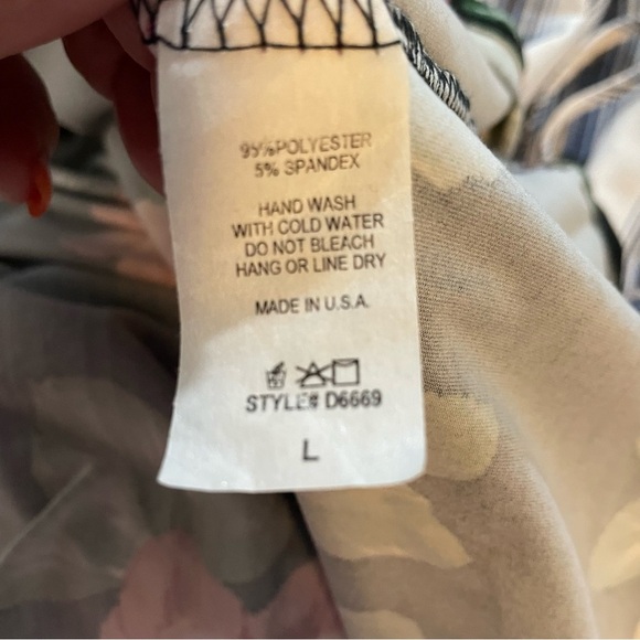 Women’s Sz L Faux Wrap Dress Black and Pink Floral A Line w/ Pockets - Picture 3 of 3